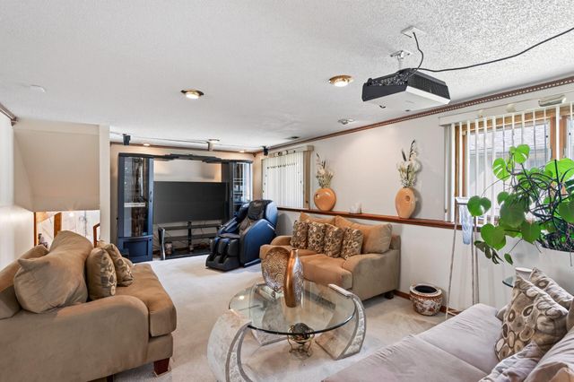 3838 Dupont Avenue N, Minneapolis, MN 55412