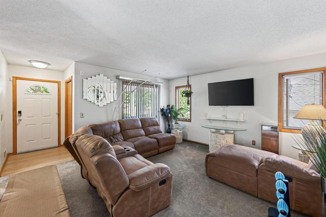 3838 Dupont Avenue N, Minneapolis, MN 55412