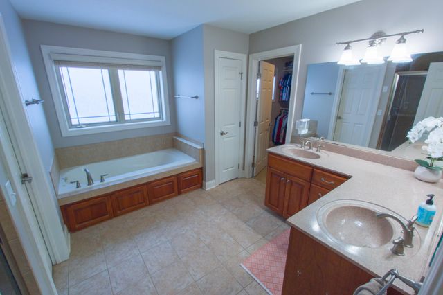 3411 Tralee Lane NE, Rochester, MN 55906