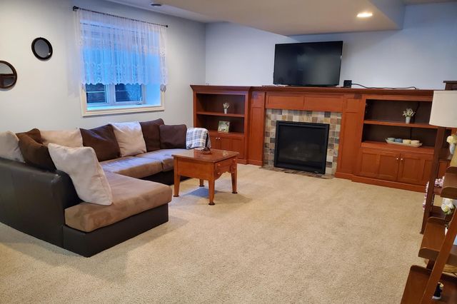 3411 Tralee Lane NE, Rochester, MN 55906