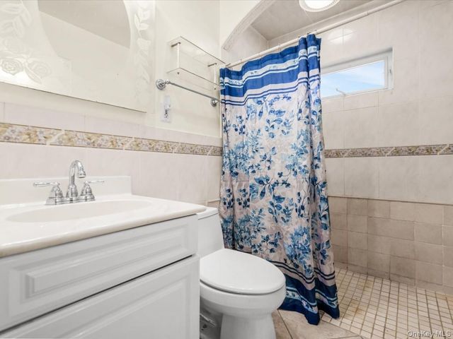 937 Mirabelle Avenue, Westbury, NY 11590