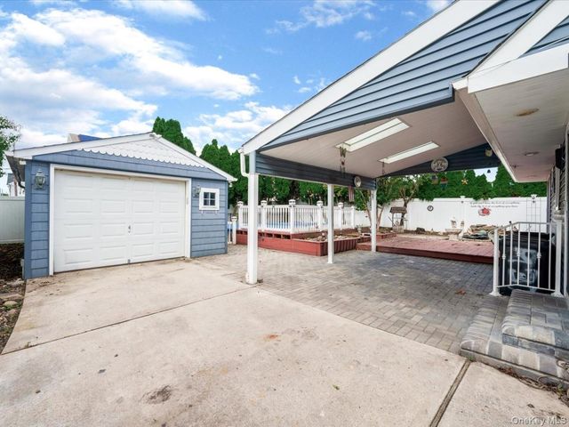 937 Mirabelle Avenue, Westbury, NY 11590