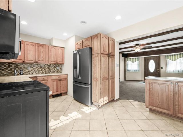 937 Mirabelle Avenue, Westbury, NY 11590