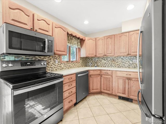 937 Mirabelle Avenue, Westbury, NY 11590