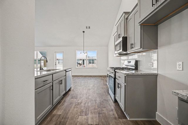 2 Keystone Court, Angleton, TX 77515