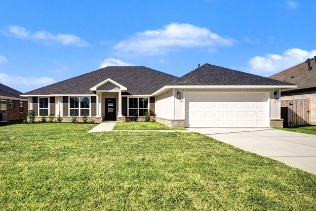 2 Keystone Court, Angleton, TX 77515