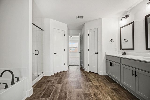 2 Keystone Court, Angleton, TX 77515