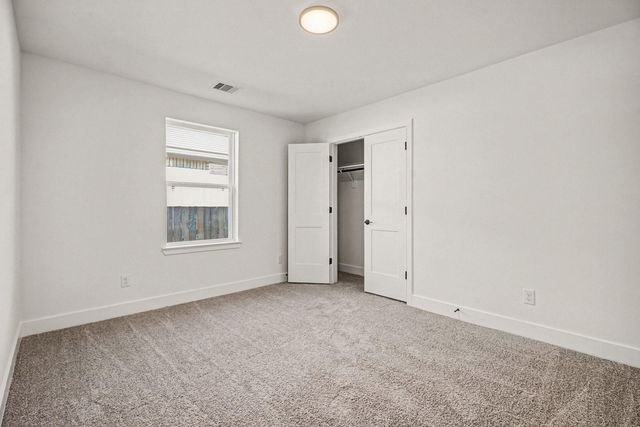 2 Keystone Court, Angleton, TX 77515