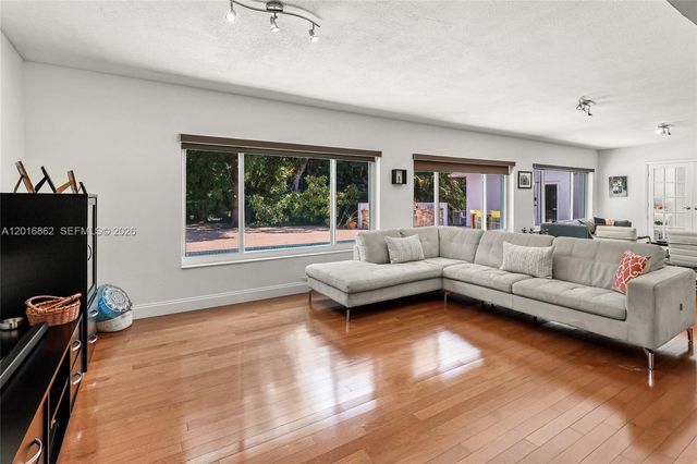 7800 SW 132nd St, Pinecrest, FL 33156