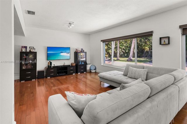 7800 SW 132nd St, Pinecrest, FL 33156