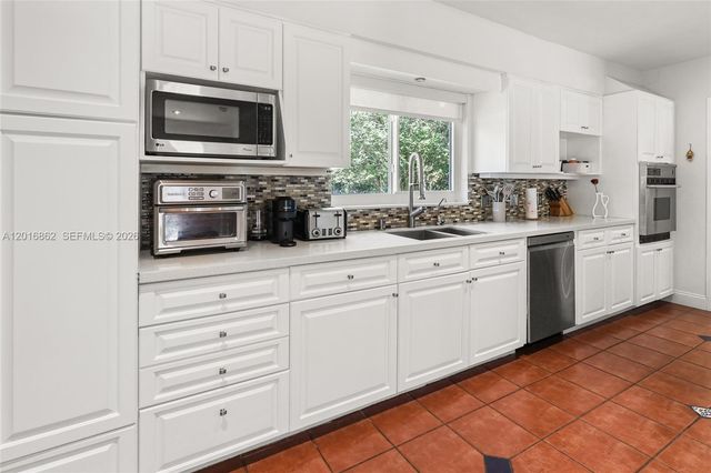 7800 SW 132nd St, Pinecrest, FL 33156