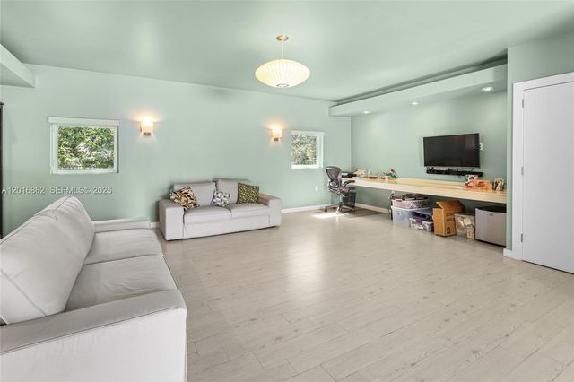 7800 SW 132nd St, Pinecrest, FL 33156