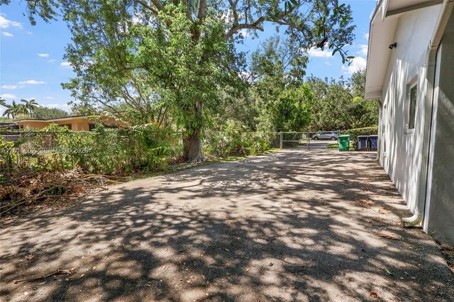 7800 SW 132nd St, Pinecrest, FL 33156
