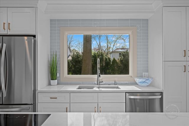 826 S Charles Avenue, Naperville, IL 60540