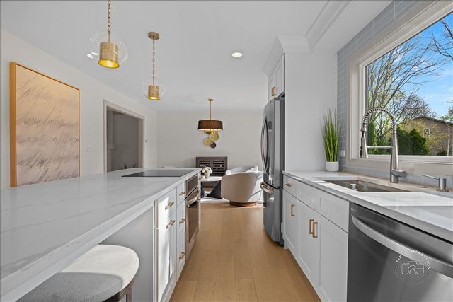 826 S Charles Avenue, Naperville, IL 60540