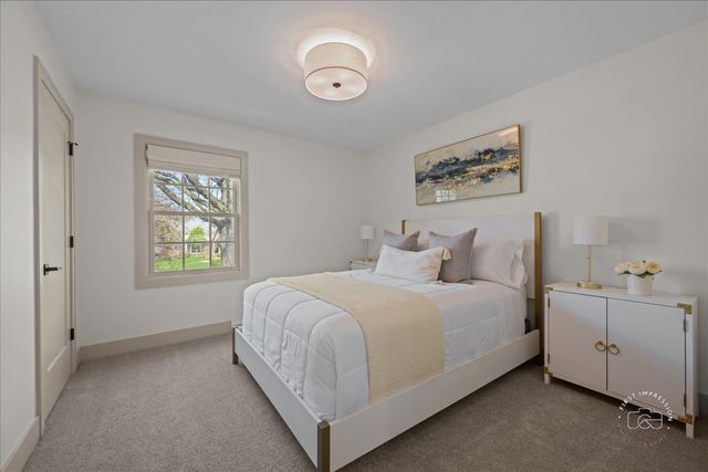 826 S Charles Avenue, Naperville, IL 60540