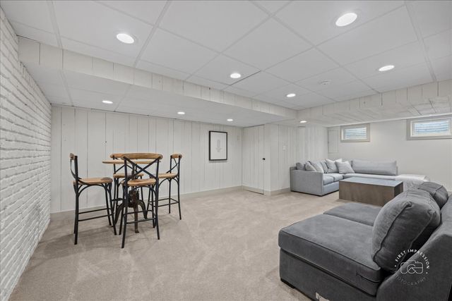 826 S Charles Avenue, Naperville, IL 60540