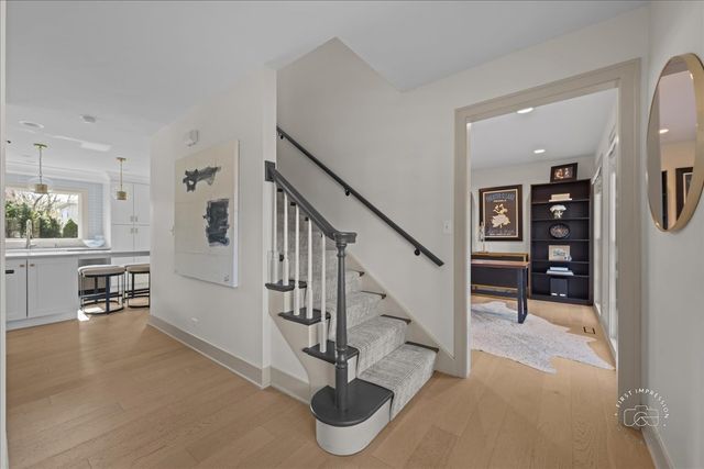 826 S Charles Avenue, Naperville, IL 60540