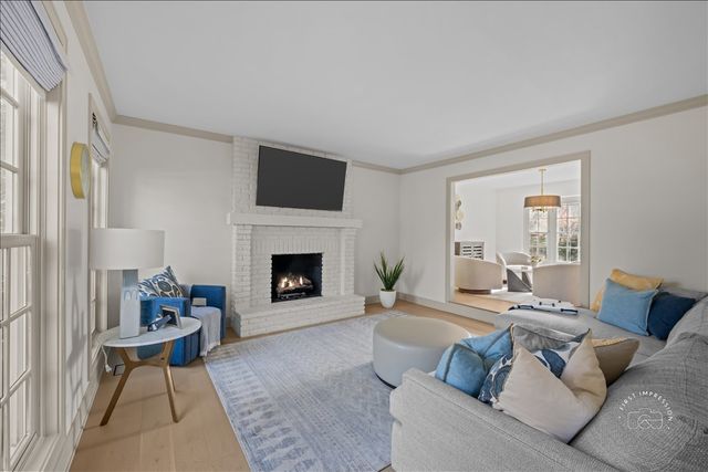 826 S Charles Avenue, Naperville, IL 60540