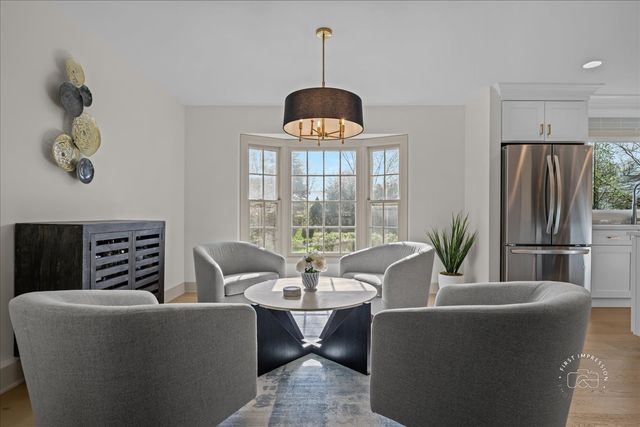 826 S Charles Avenue, Naperville, IL 60540