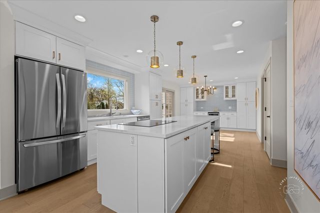 826 S Charles Avenue, Naperville, IL 60540