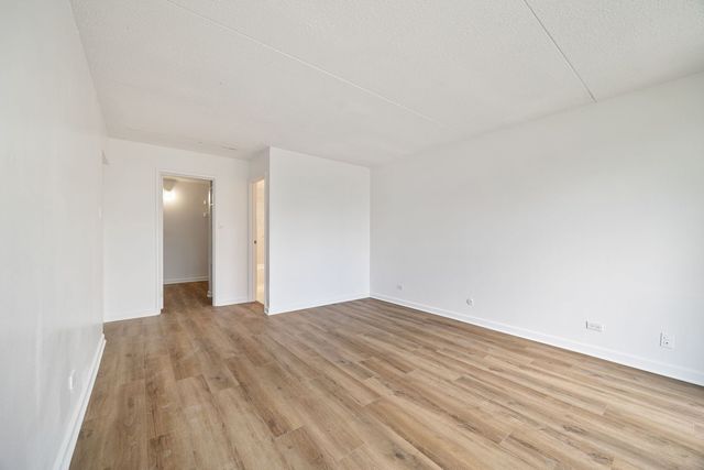 2015 S FINLEY Road 302, Lombard, IL 60148