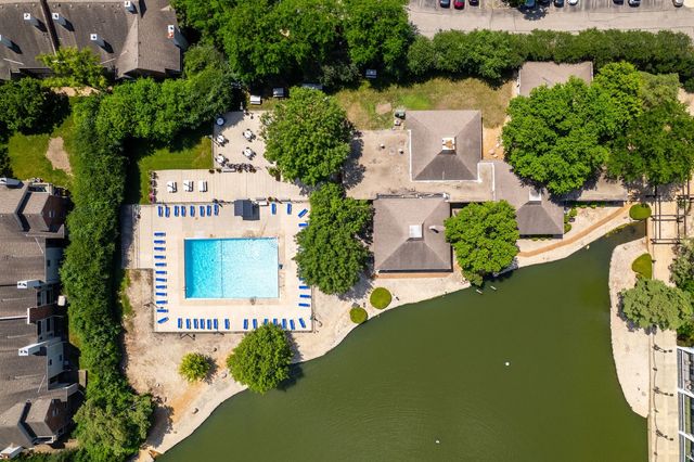 2015 S FINLEY Road 302, Lombard, IL 60148
