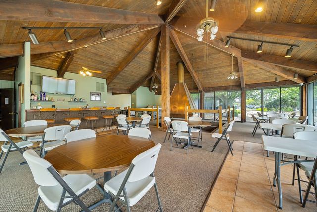 2015 S FINLEY Road 302, Lombard, IL 60148