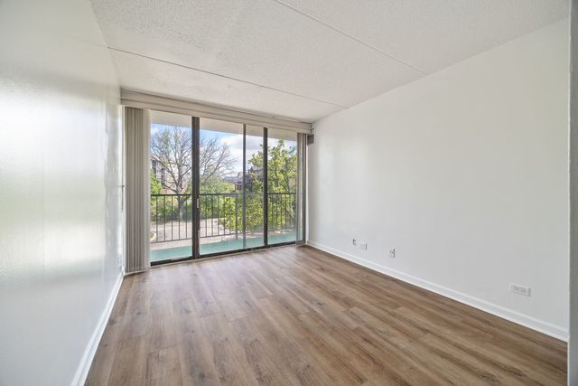 2015 S FINLEY Road 302, Lombard, IL 60148
