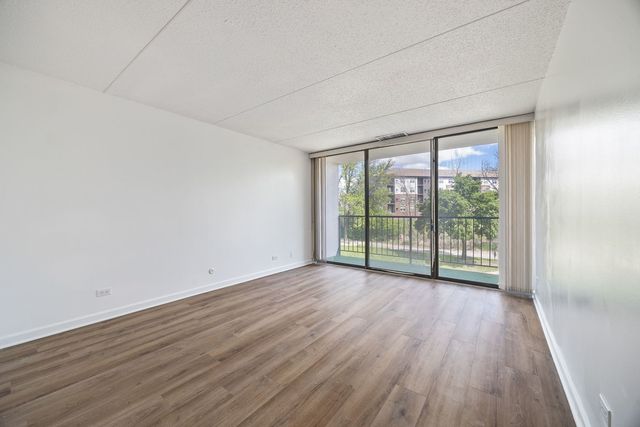 2015 S FINLEY Road 302, Lombard, IL 60148