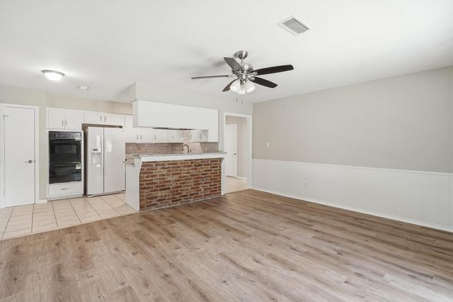 2119 Williamsburg Court S, League City, TX 77573