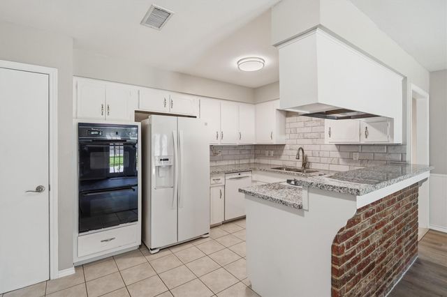 2119 Williamsburg Court S, League City, TX 77573