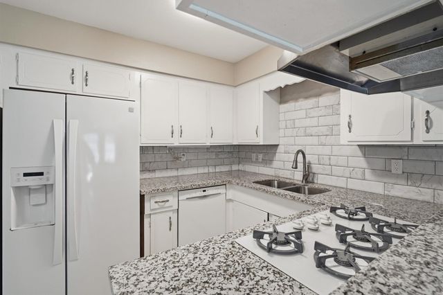 2119 Williamsburg Court S, League City, TX 77573