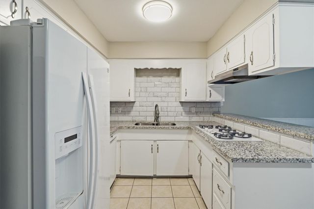2119 Williamsburg Court S, League City, TX 77573