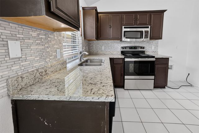 1025 Highland Station Drive, Saginaw, TX 76131