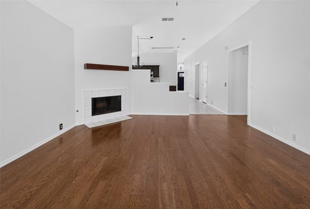 1025 Highland Station Drive, Saginaw, TX 76131