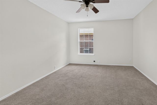 1025 Highland Station Drive, Saginaw, TX 76131