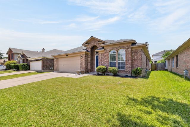 1025 Highland Station Drive, Saginaw, TX 76131