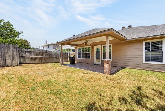 1025 Highland Station Drive, Saginaw, TX 76131