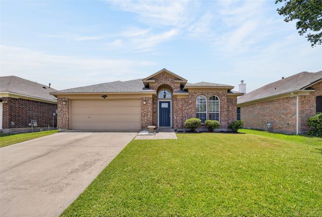 1025 Highland Station Drive, Saginaw, TX 76131