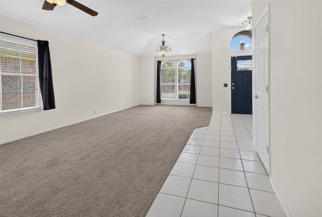 1025 Highland Station Drive, Saginaw, TX 76131