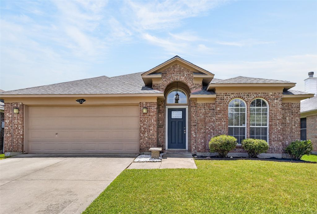 1025 Highland Station Drive, Saginaw, TX 76131