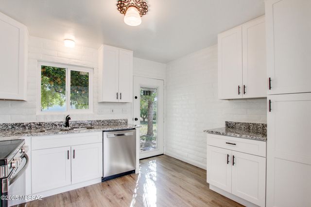 703 W Las Lomitas Road, Tucson, AZ 85704