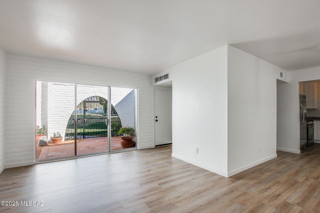 703 W Las Lomitas Road, Tucson, AZ 85704