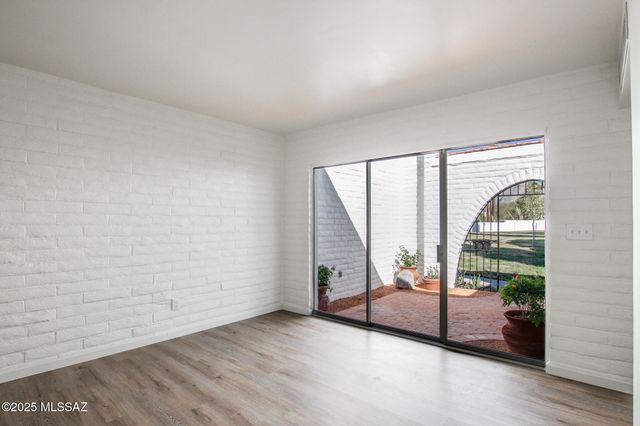 703 W Las Lomitas Road, Tucson, AZ 85704