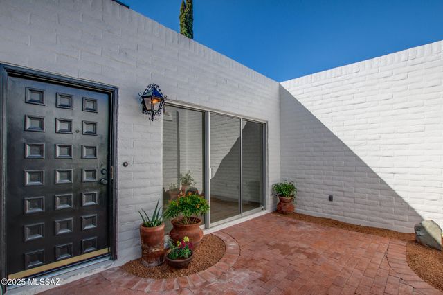 703 W Las Lomitas Road, Tucson, AZ 85704