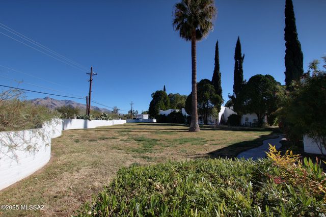 703 W Las Lomitas Road, Tucson, AZ 85704