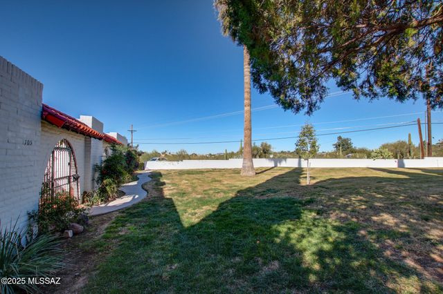 703 W Las Lomitas Road, Tucson, AZ 85704