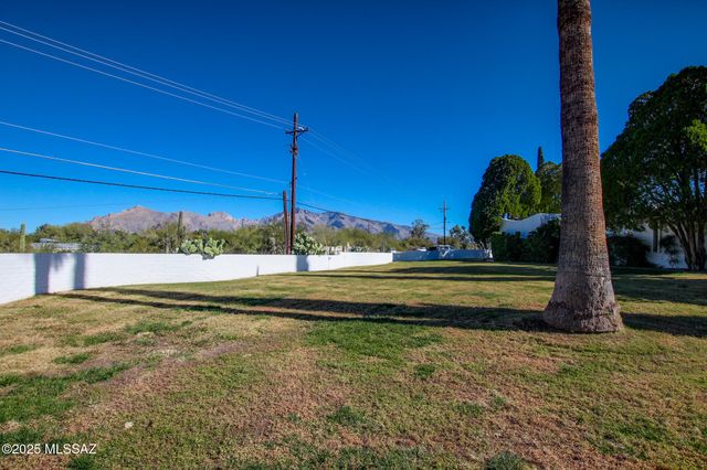 703 W Las Lomitas Road, Tucson, AZ 85704