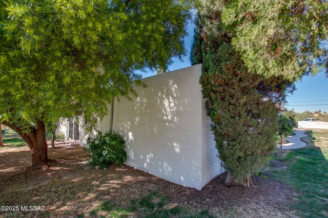 703 W Las Lomitas Road, Tucson, AZ 85704